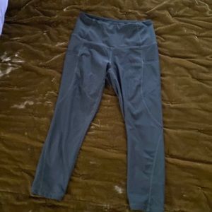 green workout leggings with pockets